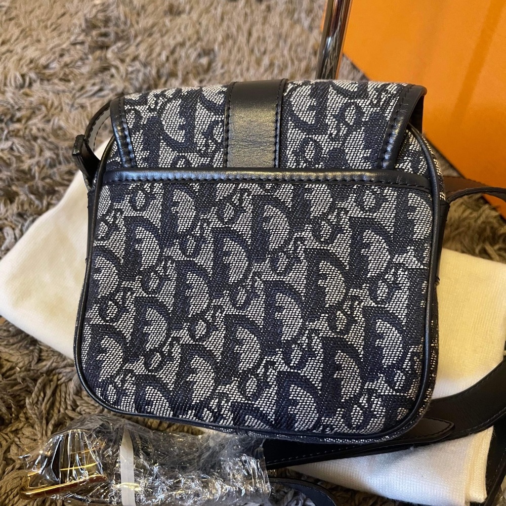 Dior crossbody bag. - Picture 4 of 8